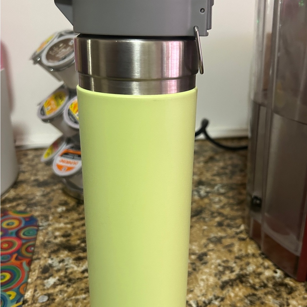 Stanley Quick Flip Go Bottle Citron 24 oz Lightly used great condition - Picture 2 of 4
